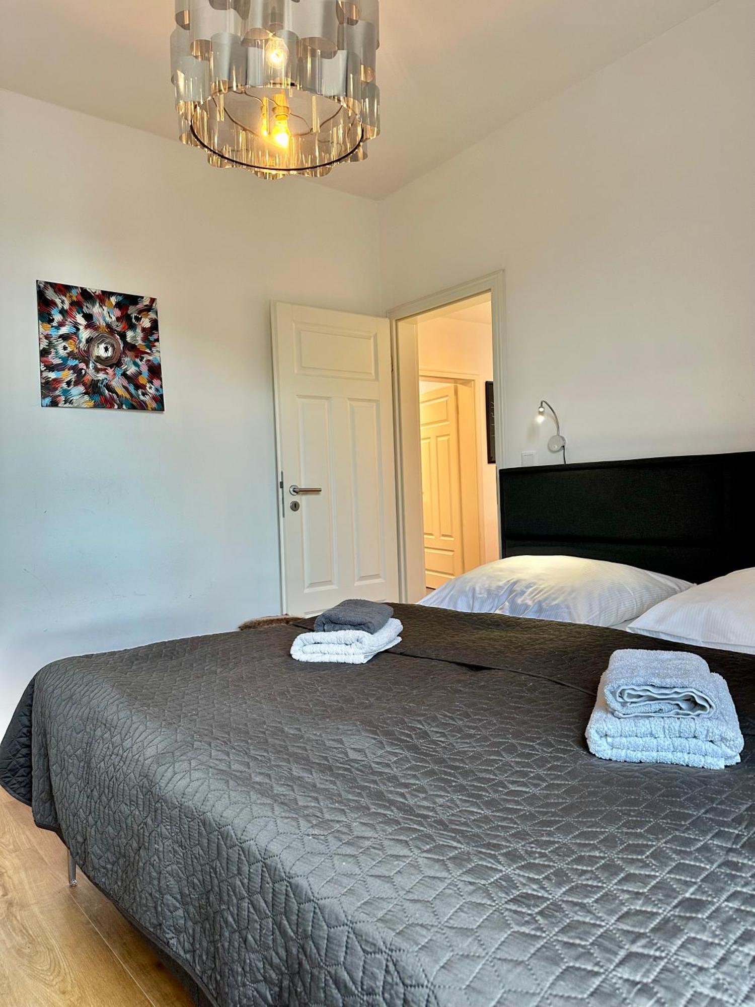 Modernes City-Apartment Mit Blick In Den Park Und 2 Baeder H9 Oldenburg Dış mekan fotoğraf