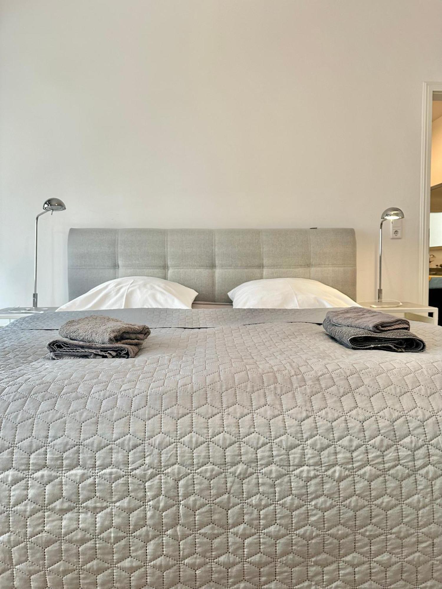 Modernes City-Apartment Mit Blick In Den Park Und 2 Baeder H9 Oldenburg Dış mekan fotoğraf